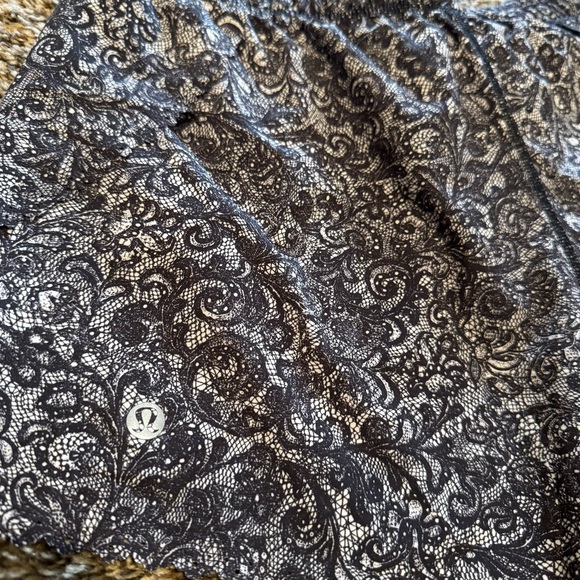 Lululemon size 6 Hit It Short 3 1/2” - Picture 5 of 9
